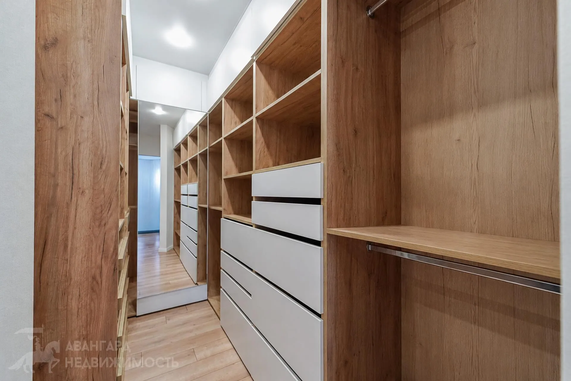  3 комнат. 10 этаж