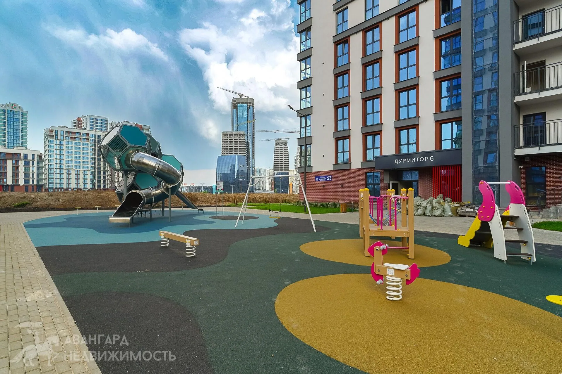  3 комнат. 13 этаж